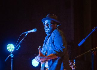 Woods to celebrate record debut with intimate hometown performance