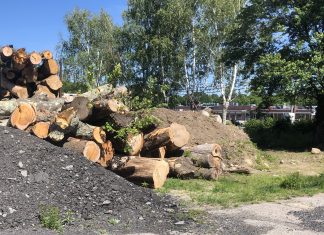 Storage, debris on Victory Highway a problem for neighbors & town officials