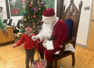 PICTURES: Rain or shine, Santa brings cheer in North Smithfield