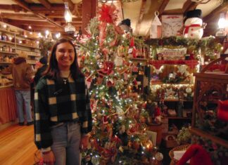 Old-fashioned holiday cheer abounds at Chepachet’s Candlelight Shopping