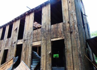 Historic house on Putnam Pike comes down thanks to effort by former Patriot